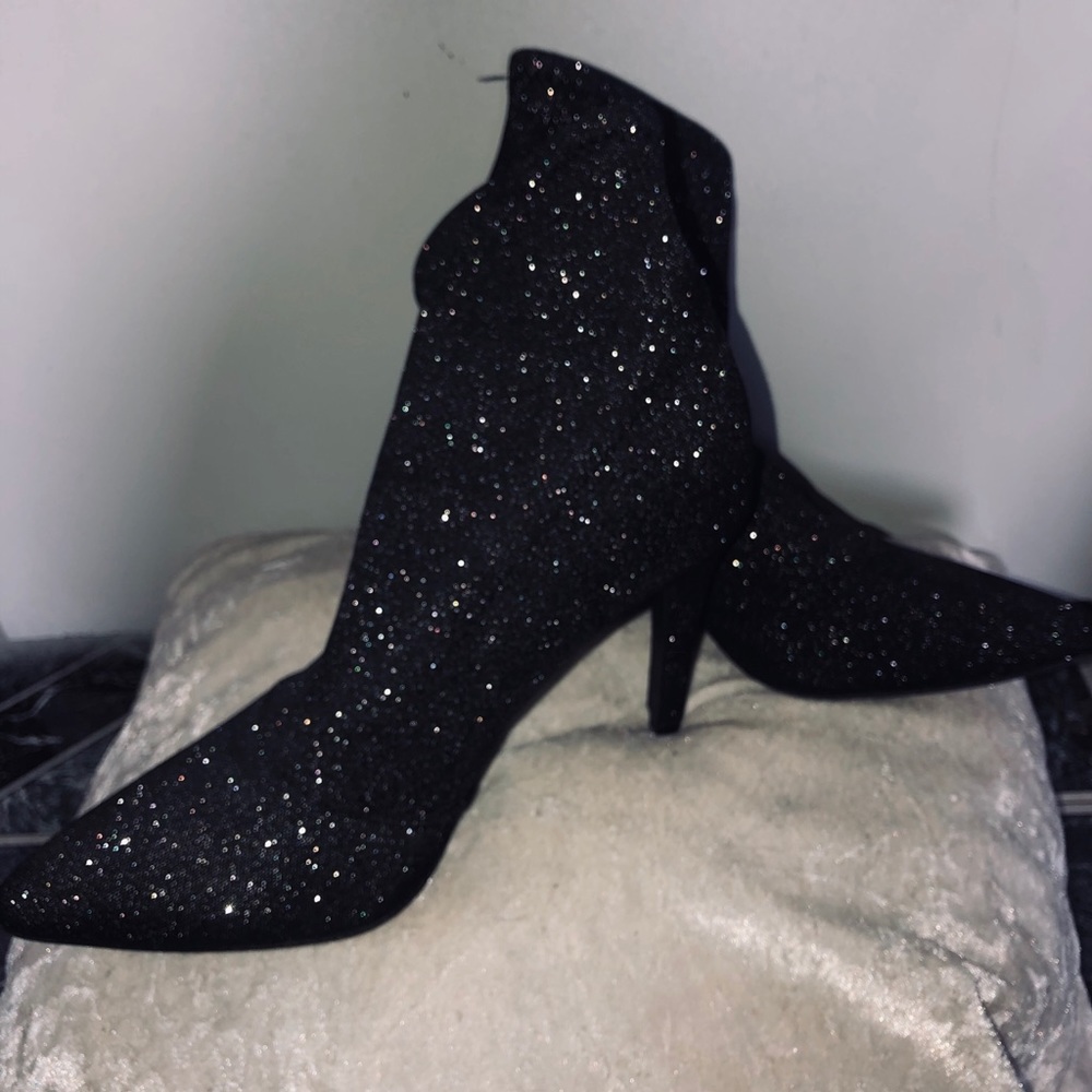 Black booties with glitter🖤